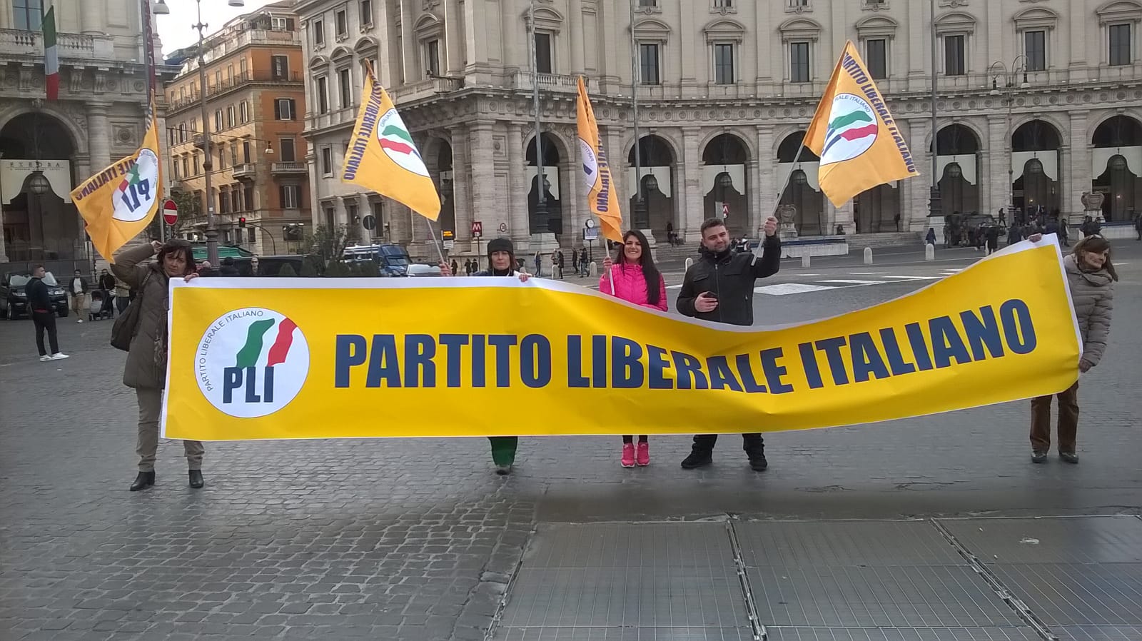 in piazza per i diritti dei cittadini